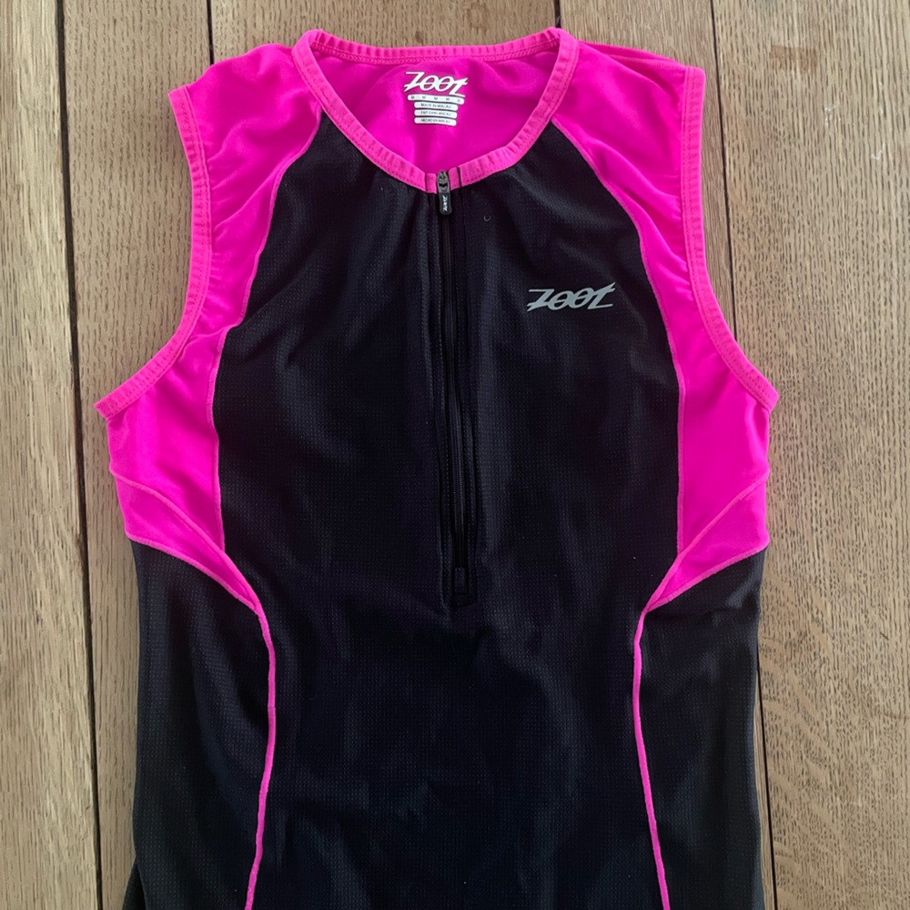 Zoot racing top. Black and pink. Medium